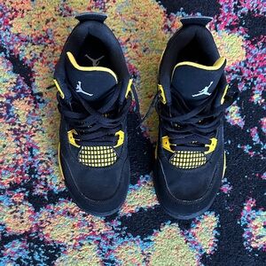 Jordan Kids Sneakers Black Yellow. Jordan 4 Retro Thunder